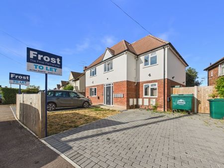Desford Way, Ashford, Surrey,TW15 - Photo 5
