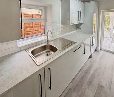 Salisbury Road, BARRY - Photo 2