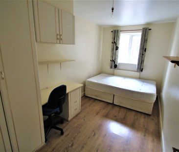 3 bedroom apartment to rent - Photo 4