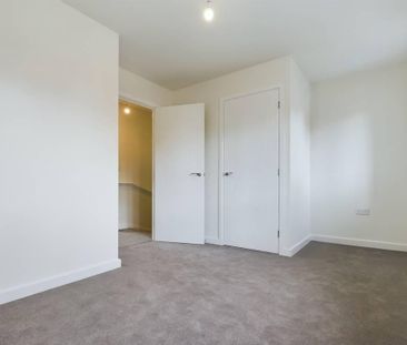 2 bedroom end of terrace house to rent - Photo 2