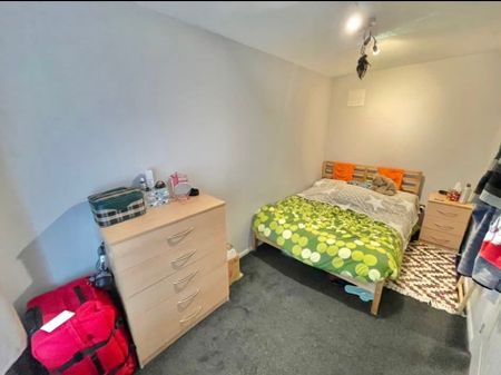 1 Bed Maisonette, Sunbourne Court, NG7 - Photo 3