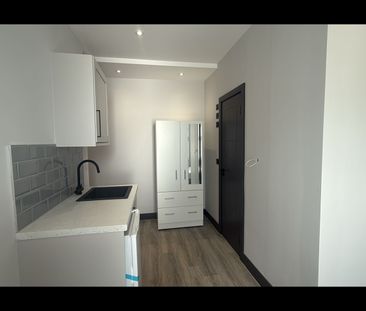 Studio Flat, High Street, W3 - Photo 2