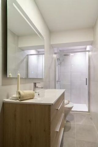 Carrer de la Diputació, Barcelona, Catalonia 08011 - Foto 4