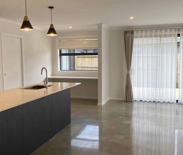 Modern Style, 3 Bedrooms, 2 Bathrooms Home! - Photo 2