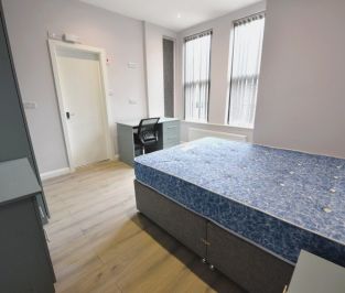 3 bedroom Flat in Flat 2, Leeds - Photo 2