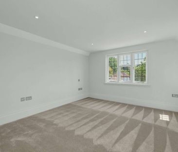 A stunning restoration of a four bedroom home, seamlessly blending ... - Photo 3