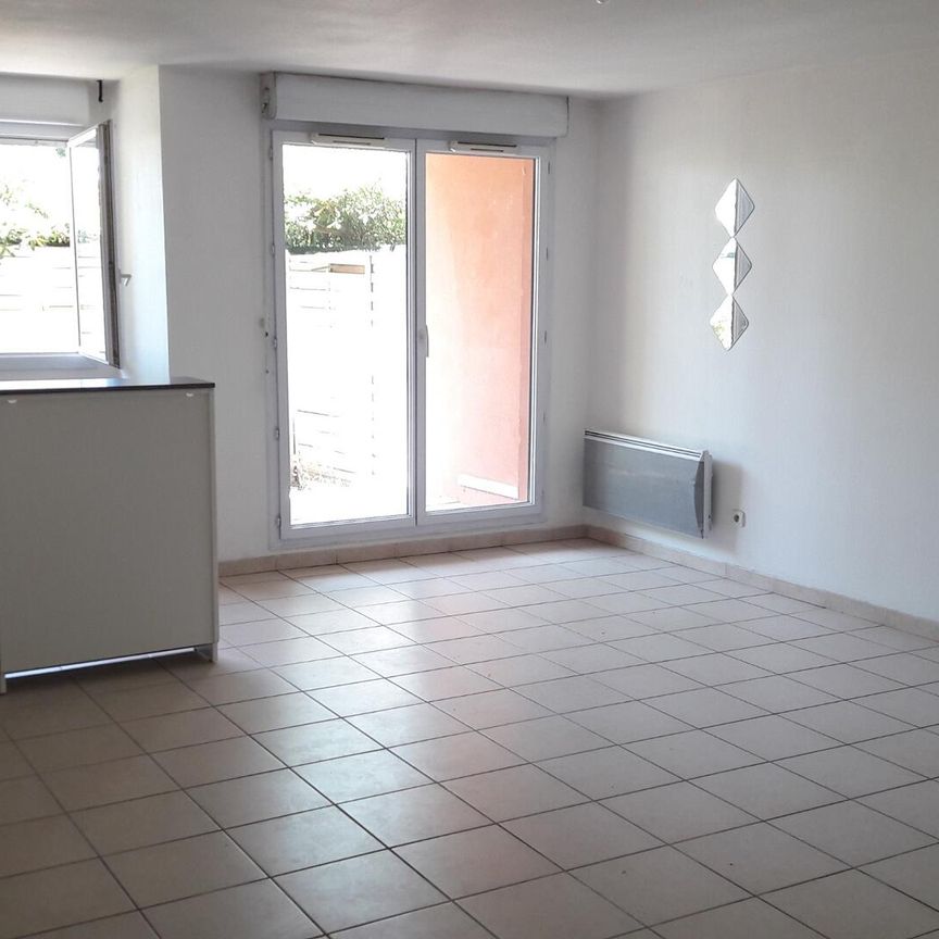 location Appartement T2 DE 46.3m² À MARSEILLE - Photo 1