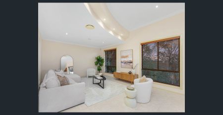 Architectural Masterpiece with Iconic Panoramic Views - Photo 3