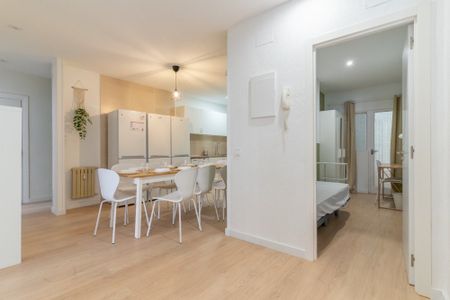 Beautiful room in Avenida Felipe II - Photo 2