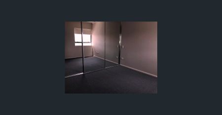 Pacific Square Central, Axis Building - Photo 2