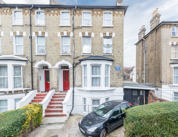 Pendennis Road, Streatham Hill, SW16 2SS - Photo 1