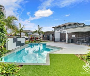 Modern Townhouse: 3 Bedrooms with A/C and ceiling fans, 2 Parks, Co... - Photo 6