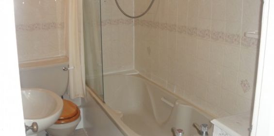 Modern 2 bedroom flat - Photo 3