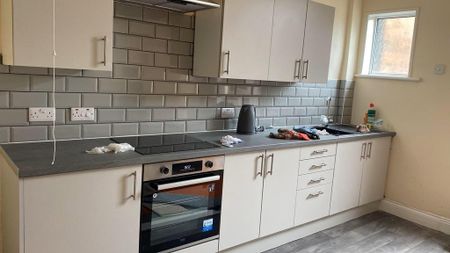 3 bedroom terraced house to rent - Photo 2