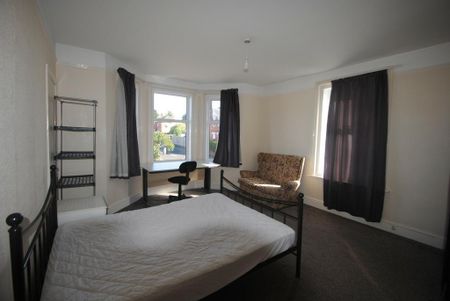 6 bedroom detached house to rent - Photo 2