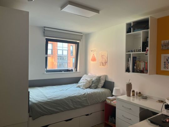 Room in a Shared House, Blackburn Road, NW6 - Photo 1