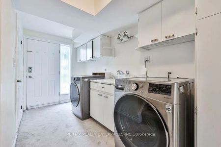 Detached Home For Lease | W9248483 - Photo 4