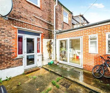 2 bedroom flat to rent - Photo 3