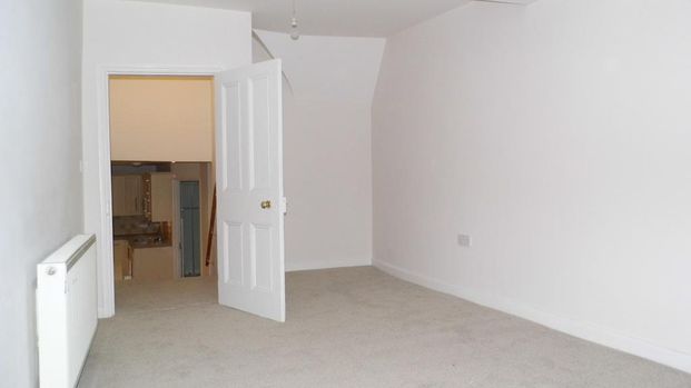 3 bedroom flat to rent - Photo 1
