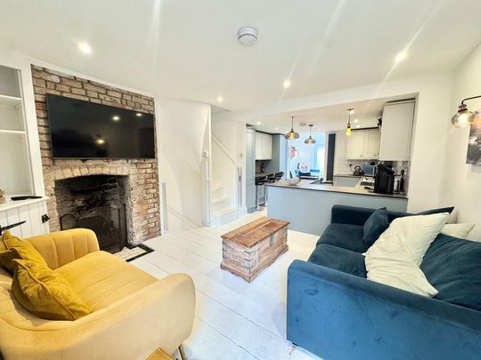 4 bedroom terraced house to rent - Photo 1