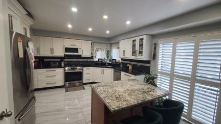 For Lease - 12 Phillpot Lane, Ajax, Ontario - Photo 2