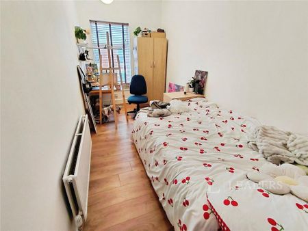 6 bedroom terraced house to rent - Photo 4