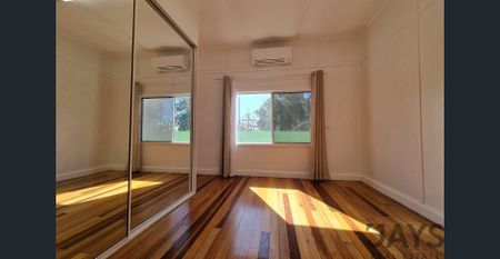 MODERN FOUR BEDROOM HOME - Photo 4