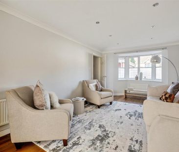 4 bedroom detached house to rent - Photo 2