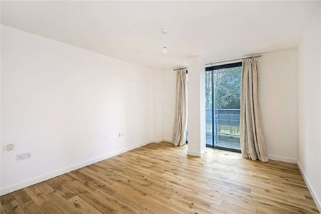 A spacious modern apartment set in vibrant Sevenoaks - Photo 4