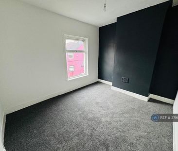 2 bedroom end of terrace house to rent - Photo 1