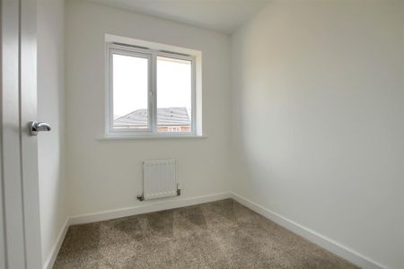 3 bedroom semi-detached house to rent - Photo 4