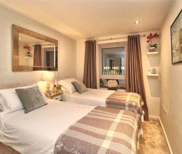 Woking, Surrey, GU21 - Photo 3