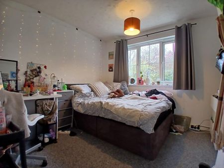 5 bedroom detached house to rent - Photo 4