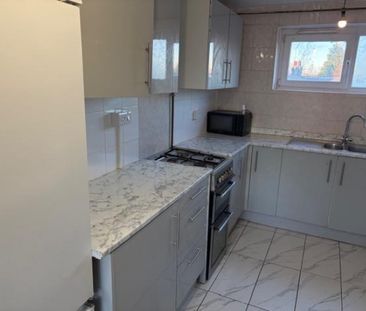 3 Bedroom Flat To Let - Photo 4