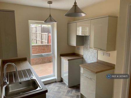 2 bedroom terraced house to rent - Photo 2