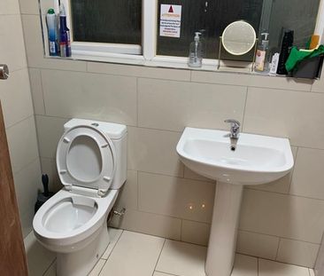 Room in a Shared House, Norbury Crescent, SW16 - Photo 5