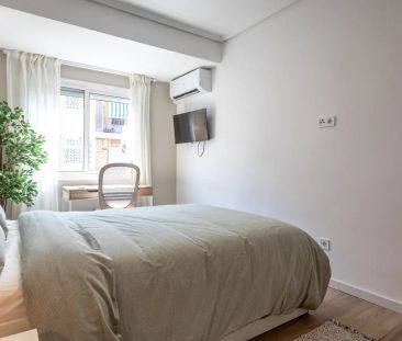 Room in a shared 5-bedroom apartment for rent in Marxalenes, bills ... - Photo 3