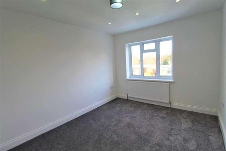 Pooley Green Road, Egham, TW20 - Photo 3