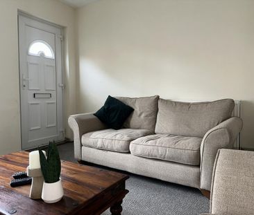 2 bedroom terraced house to rent - Photo 2