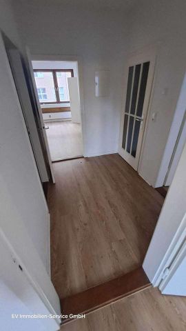 ZENTRAL & MITTENDRIN | 2,5 Zimmer | Balkon | Duschbad | ab sofort! - Photo 4