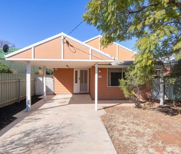 Neat as a pin! - Photo 1