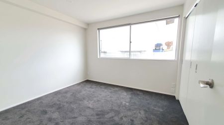 Sunny Grey Lynn townhouse in central location - Photo 2