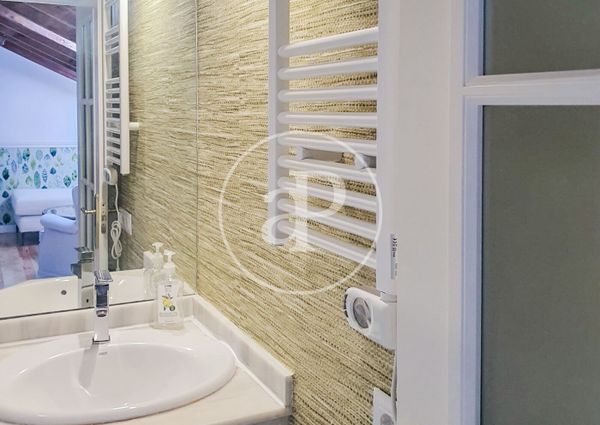 Penthouse for rent in Ayala