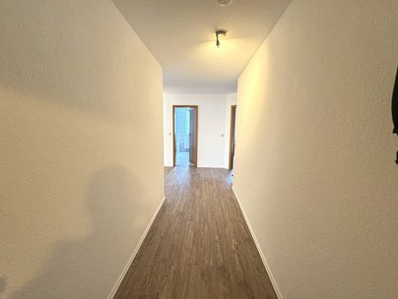 Charmante 3-Zimmer-Wohnung mit Garage und idyllischer Aussicht in Marklohe! - Foto 3