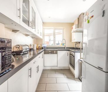 3 bedroom semi-detached house to rent - Photo 3