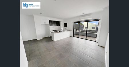 Modern & Spacious Three-Bedroom Townhouse in Prime Location! - Photo 5