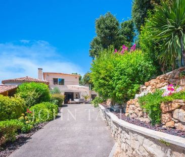 Maison à louer Aix-En-Provence - Village, Provence, France4 611 EUR... - Photo 3