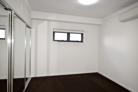 STYLISH EXECUTIVE CBD APARTMENT - Photo 4
