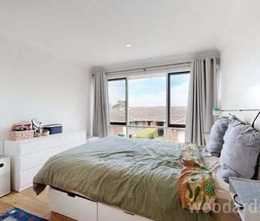 Stunning Renovated 3 bedroom Home - Photo 3