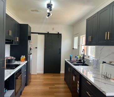 Stylish Renovated Family Home - Comfort and Convenience - Photo 4